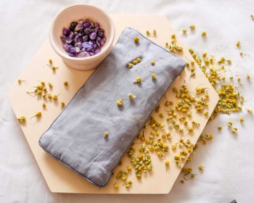 NAYAVITA YOGA relaxation eye pillow with amethyst and chamomile Ash blog post