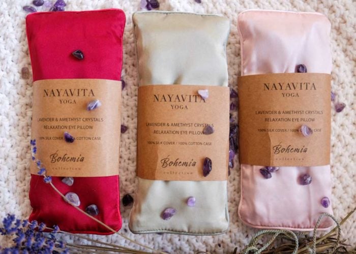 Nayavita Yoga hedvábný polštářek na oči Bordeaux, Olive and Blush