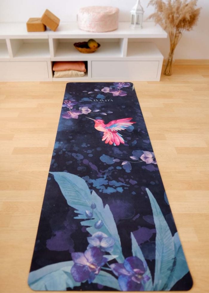 design semišové podložky na jógu Colibri NAYAVITA celý motiv