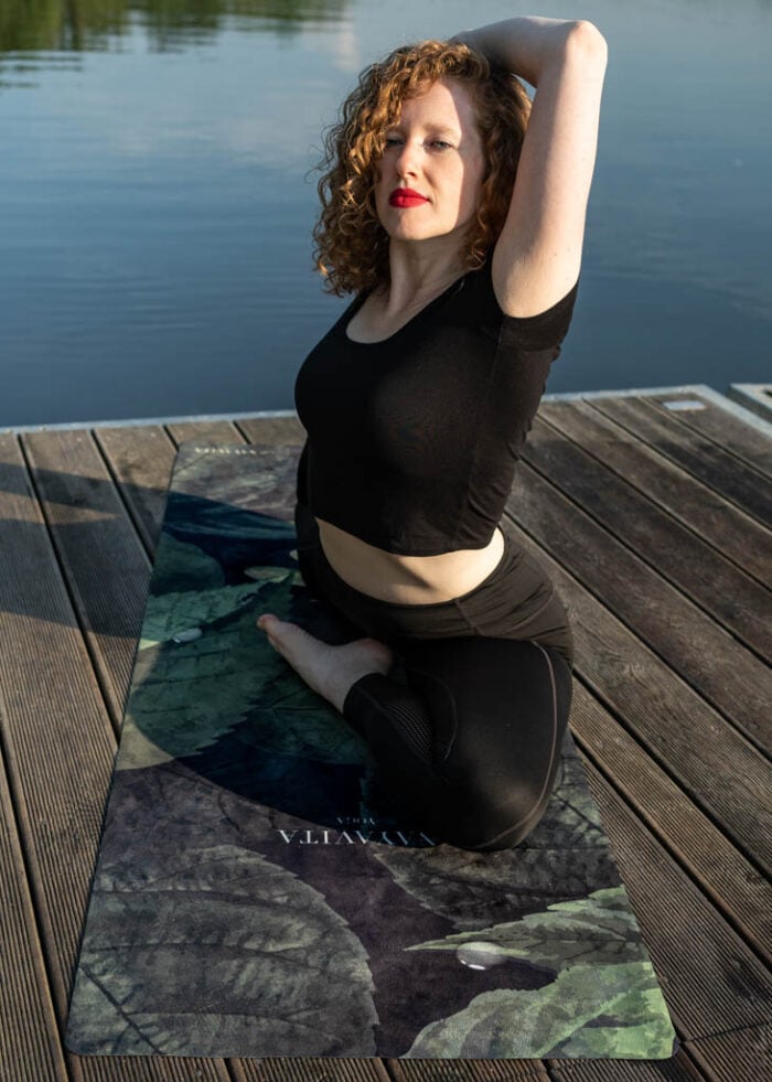 Nayavita Yoga dragonfly green natural rubber yoga mat exercise mat antislip exercise mat microfibre upcycled vegan suede exercise mat thick yoga mat best yoga mat for hot yoga