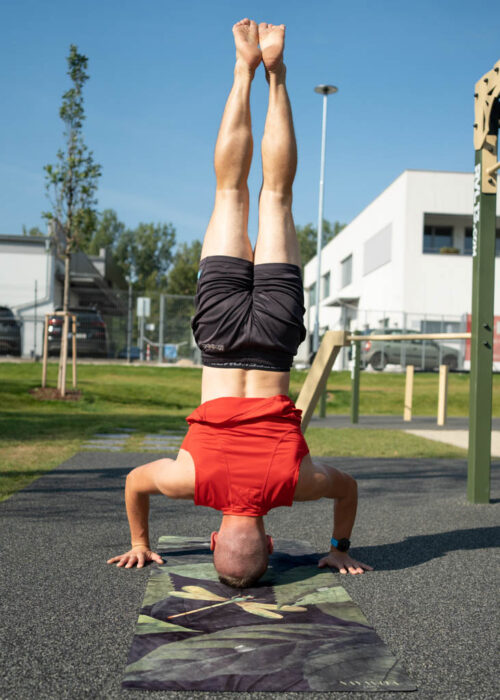 Nayavita Yoga zelená jóga podložka na cvičení s vážkou kaučuková jogamatka kaučuková podložka na jógu zelená semišová jógamatka