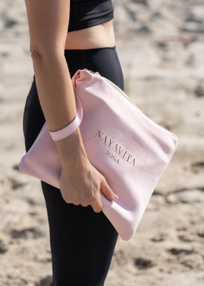 Nayavita yoga detail růžové tašky zdarma k cestovním podložkám na cvičení