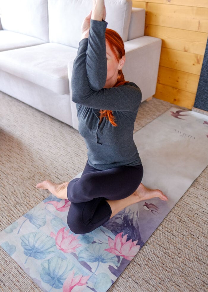 Lehká podložka na jógu do kufru s motivem hory Fuji NAYAVITA Yoga praxe na podložce