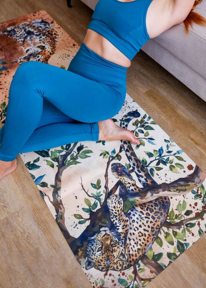 NAYAVITA Yoga prémiová podložka na jógu kaučuková protiskluzová jógamatkas leopardem