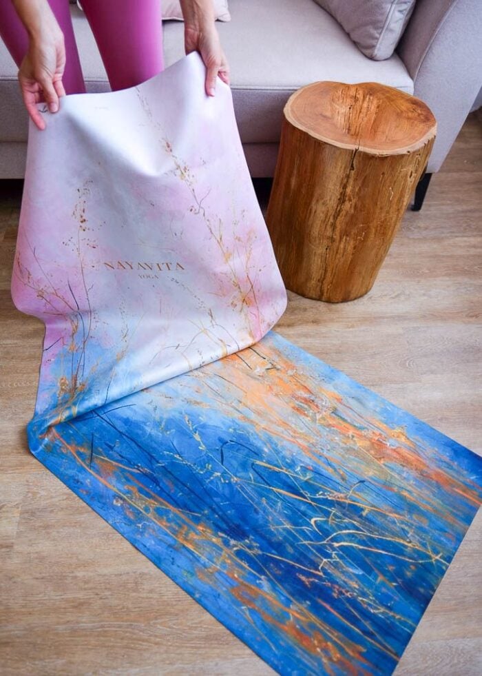 detail designu jógamatky Meadow Spirit NAYAVITA Yoga inspirovaný přírodou