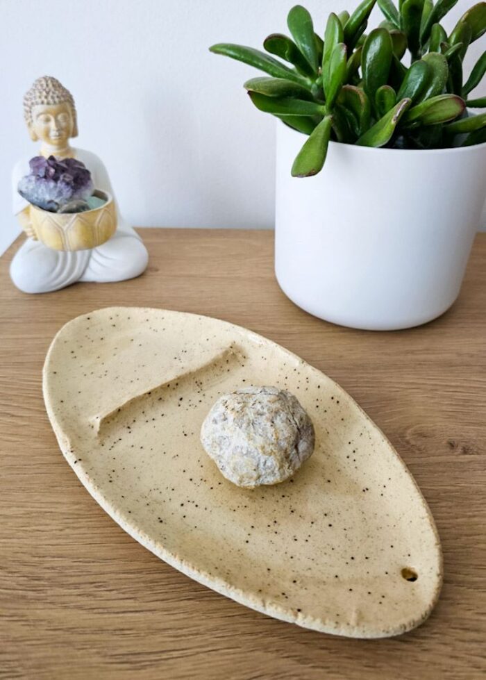 NAYAVITA Yoga světlý žlutý krémový jemný vykuřovací tácek vanilka keramický tácek na vykuřování ručně dělaná keramická kadidelnice světle žlutá keramická miska na vykuřování